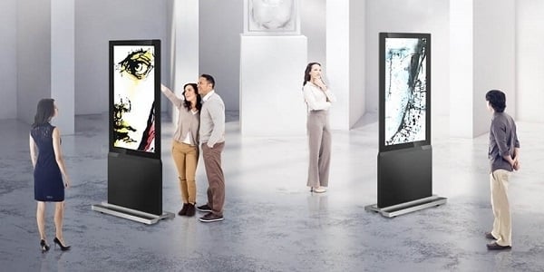 BenQ DH551F: 55 Inch Double-Sided Signage Display - in-use view