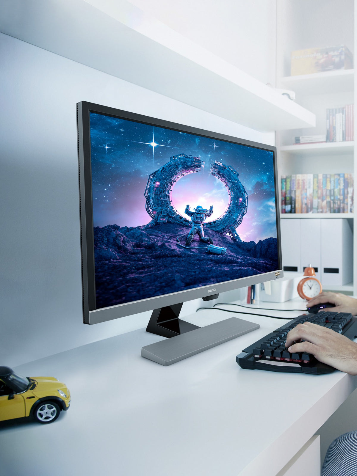 BenQ EW3270U: 31.5 Inch 4K HDR Gaming Monitor with Eye Care Technology - in-use view (1 of 2)