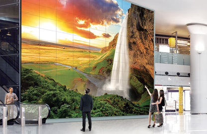 LG 55VM5B: 55 Inch Borderless Narrow Bezel Video Wall Display - in-use view