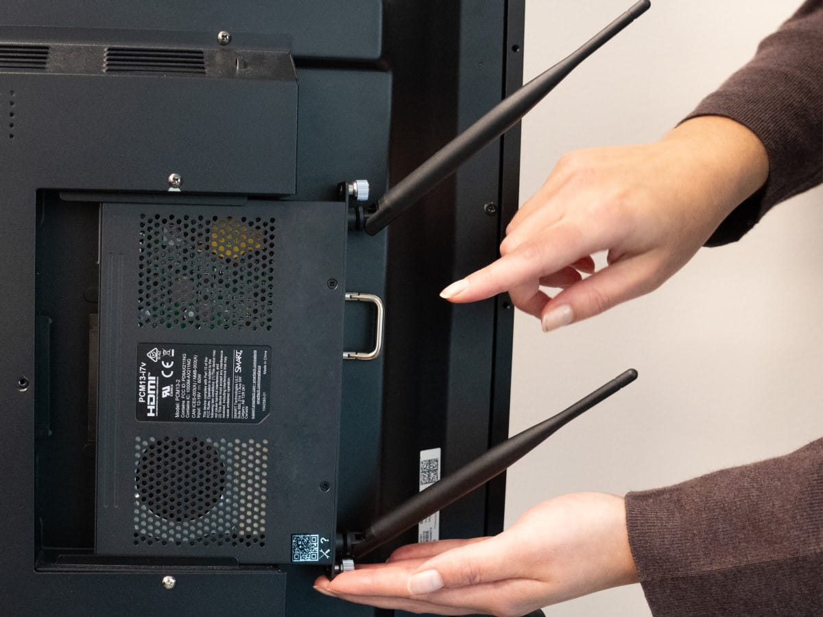 SMART PCM13: OPS PC Module (PCM13 Series) - in-use view